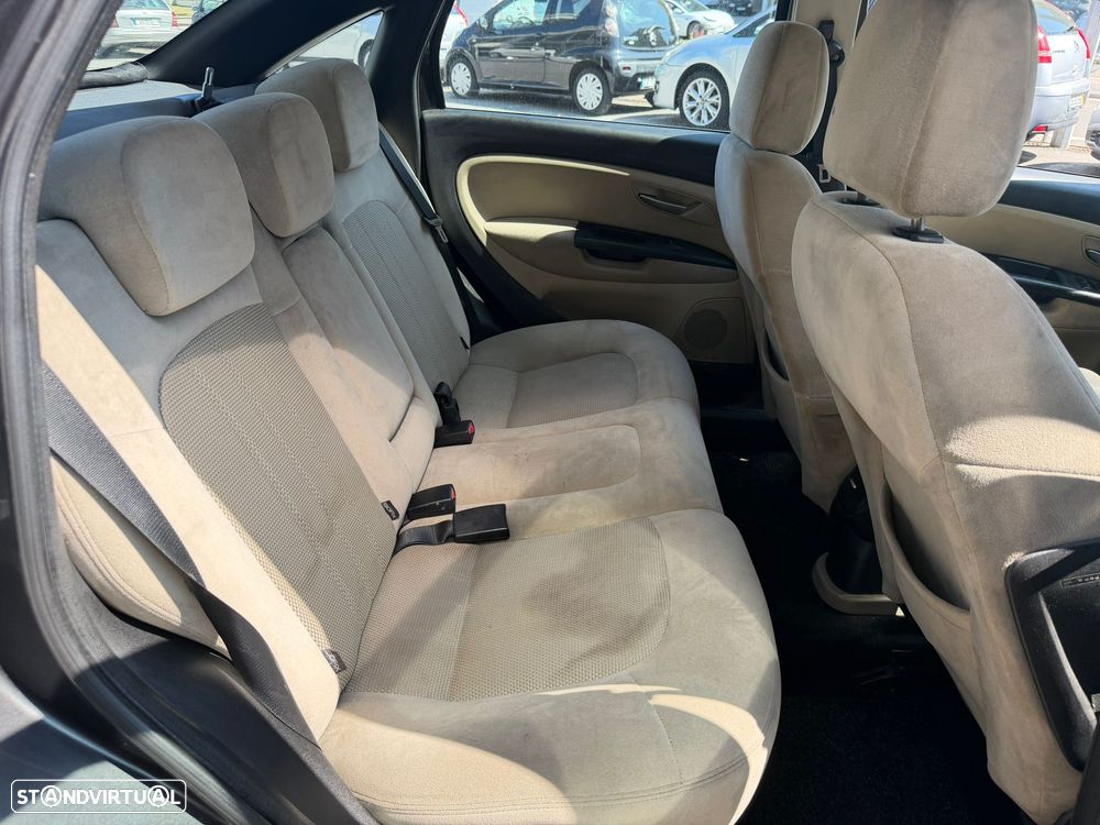 Fiat Linea 1.3 M-Jet Emotion - 11