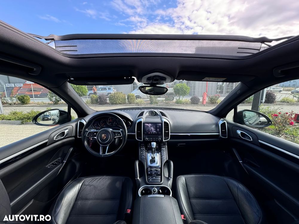 Porsche Cayenne 3.0 L - 23