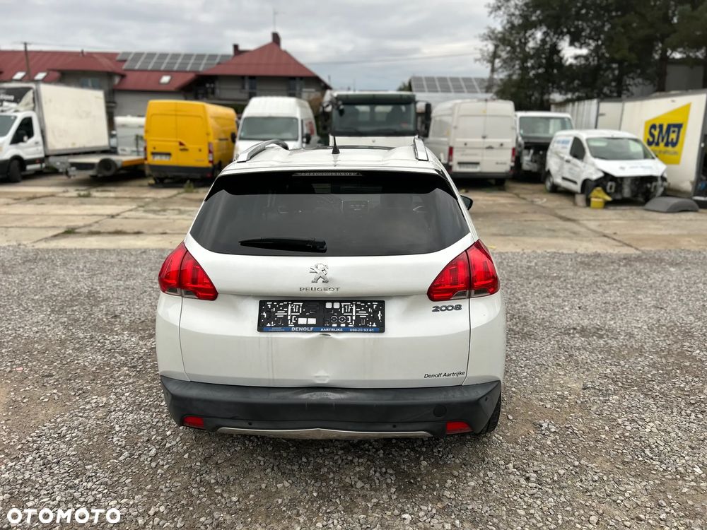 Peugeot 2008 - 8