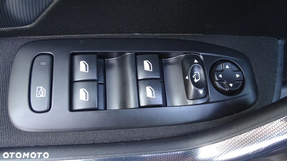 Peugeot 2008 e-HDi FAP 92 STOP & START Active - 15