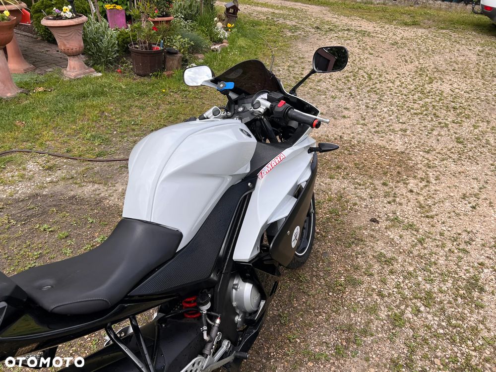 Yamaha YZF - 4