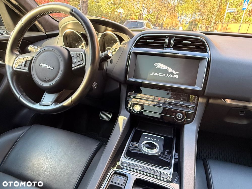 Jaguar F-Pace 25t AWD Prestige - 15