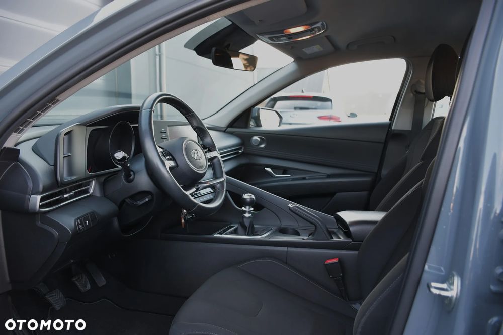 Hyundai Elantra 1.6 Smart - 16