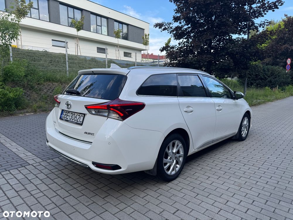 Toyota Auris 1.6 D-4D Premium - 4