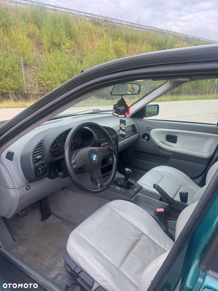 BMW Seria 3 323i - 5