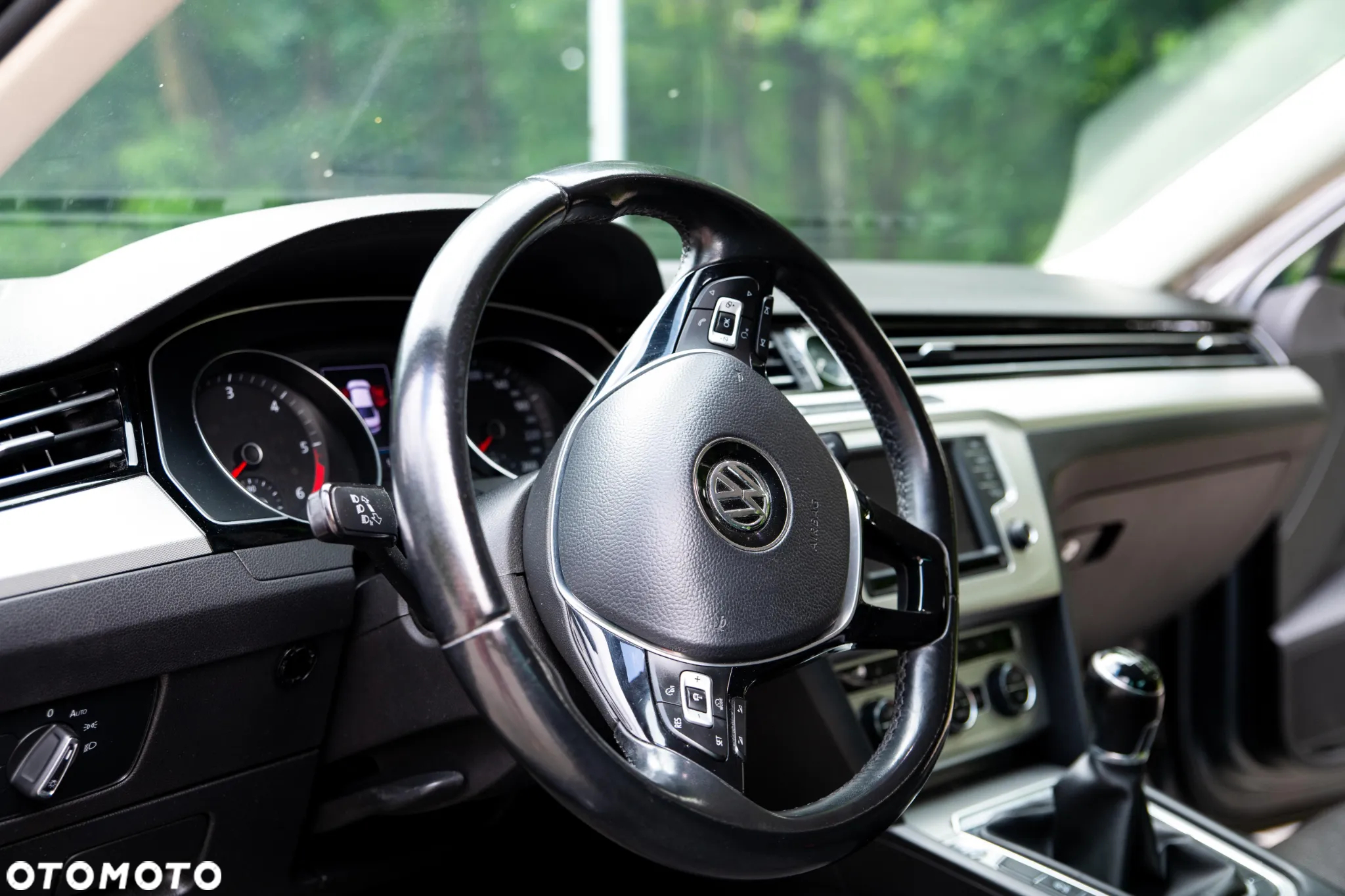 Volkswagen Passat - 16