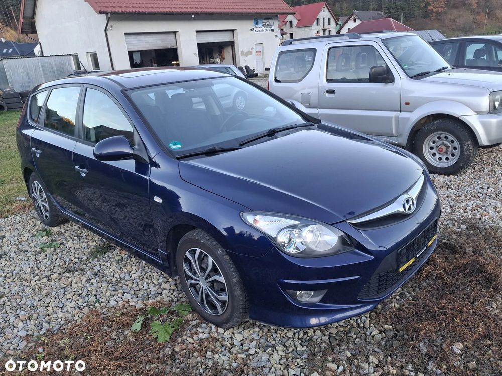 Hyundai i30 1.4 Base + - 3