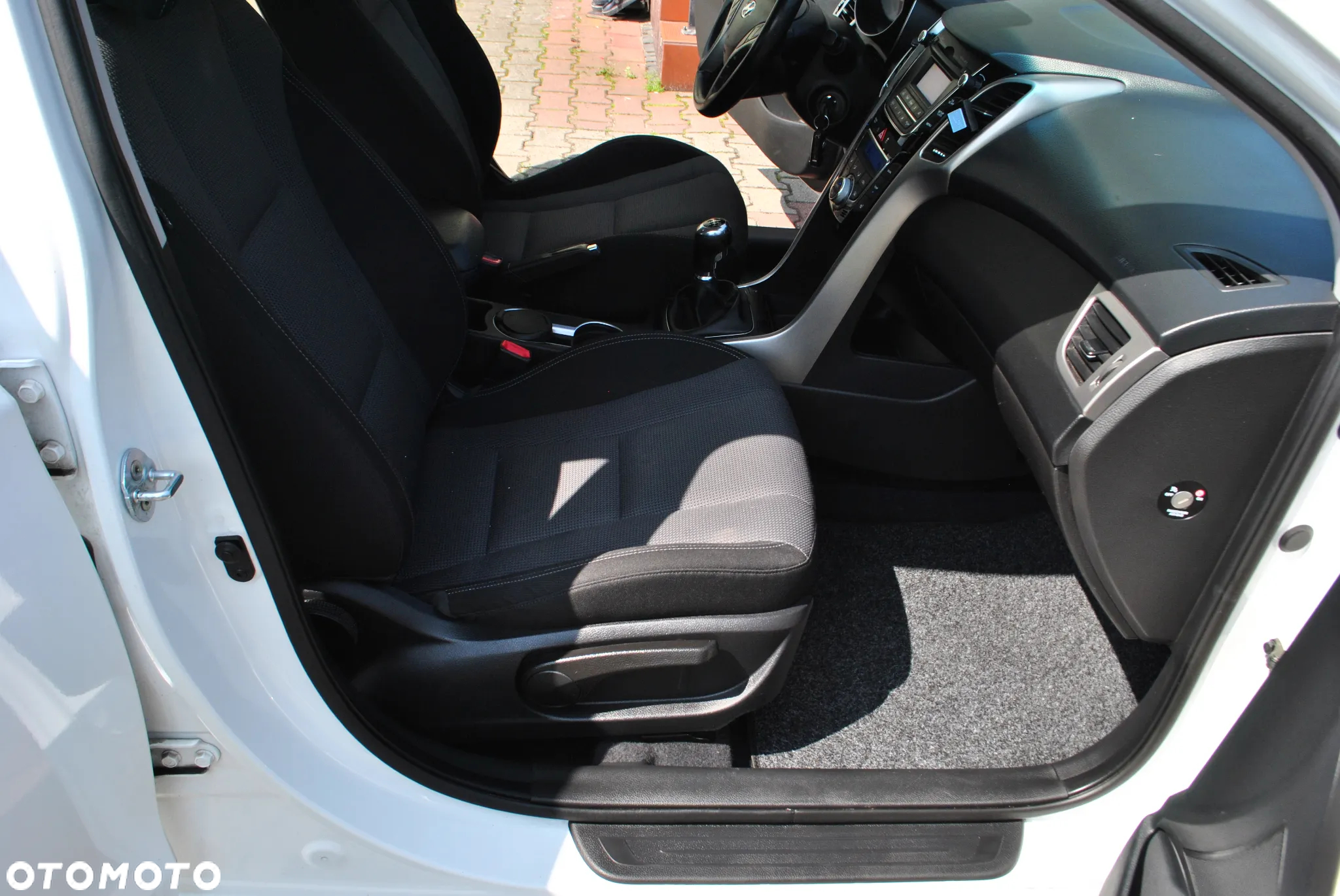 Hyundai i30 blue Kombi 1.6 GDi Style - 23