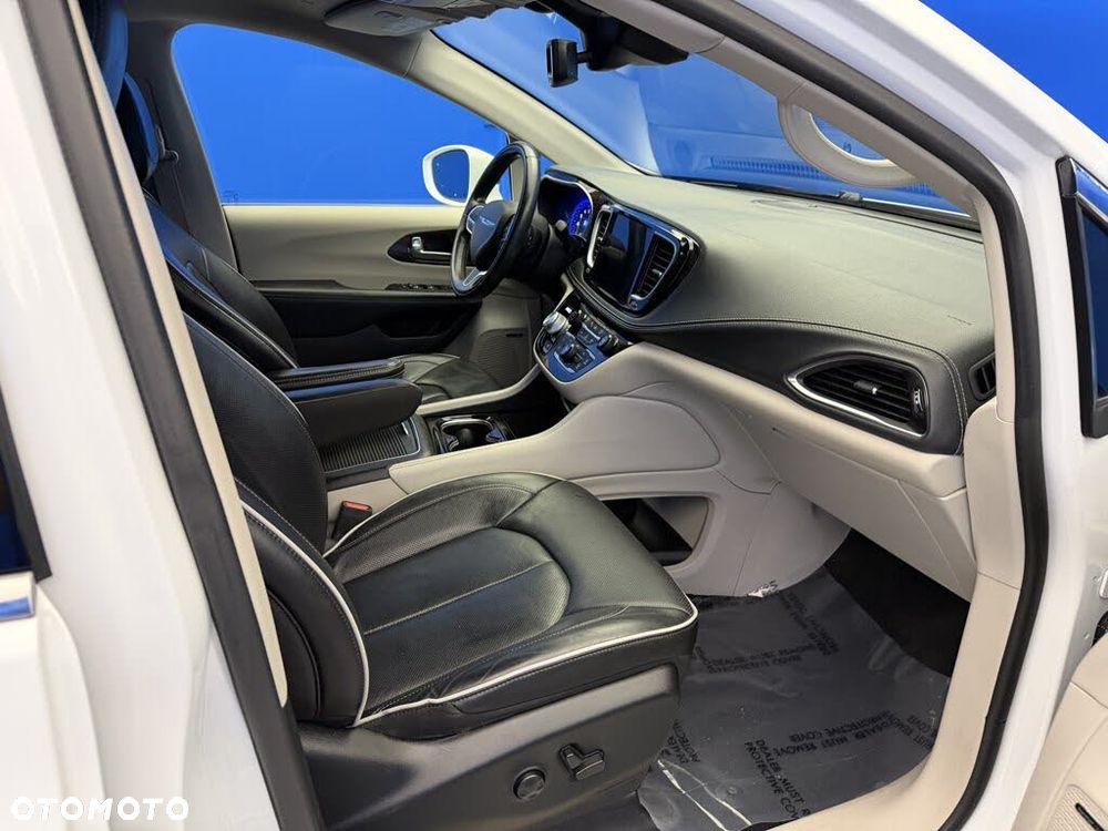 Chrysler Pacifica - 11
