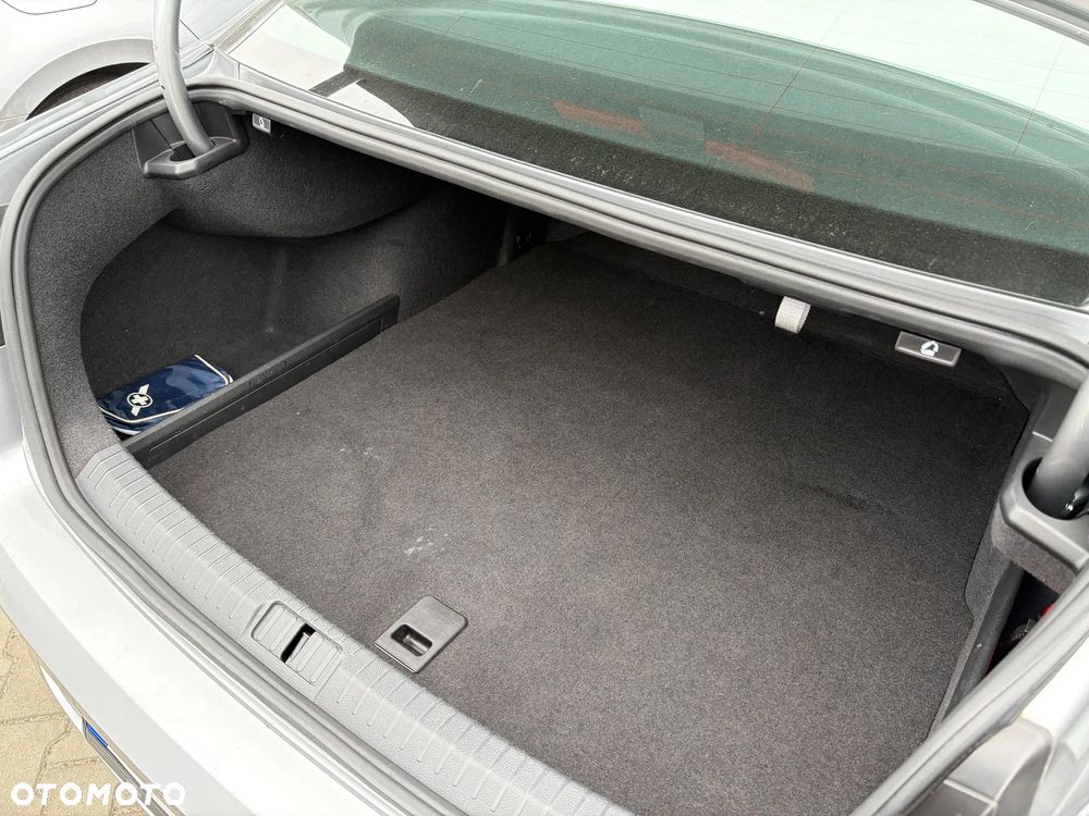 Volkswagen Passat 2.0 TDI SCR Comfortline - 24