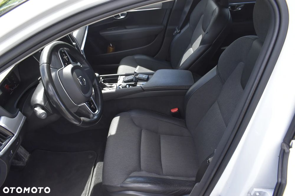 Volvo V90 D4 Momentum Pro - 15