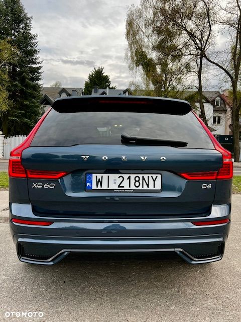 Volvo XC 60 B4 B Plus Dark - 4