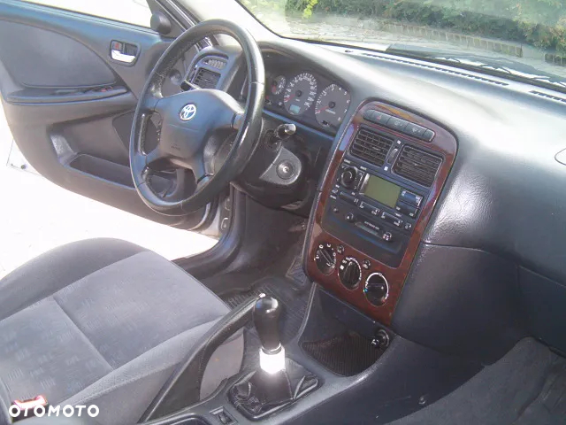 Toyota Avensis 1.8 VVT-i Terra Plus - 17