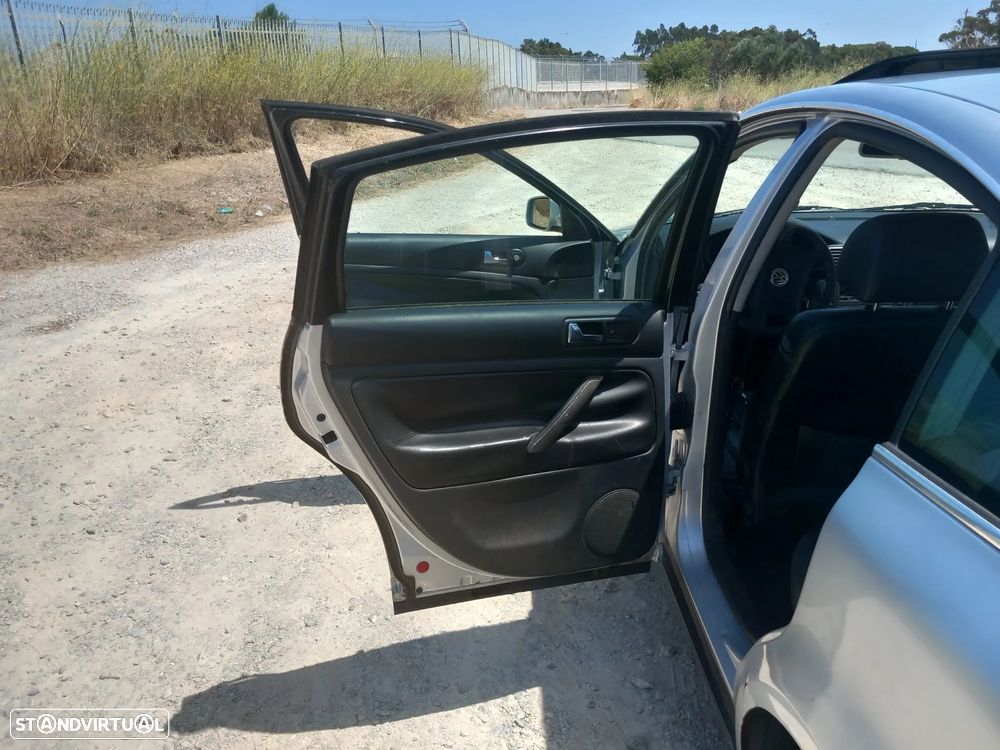 VW Passat 1.9 TDi Highline - 3