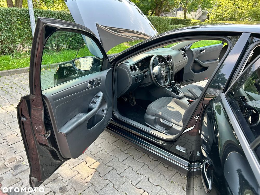 Volkswagen Jetta - 17