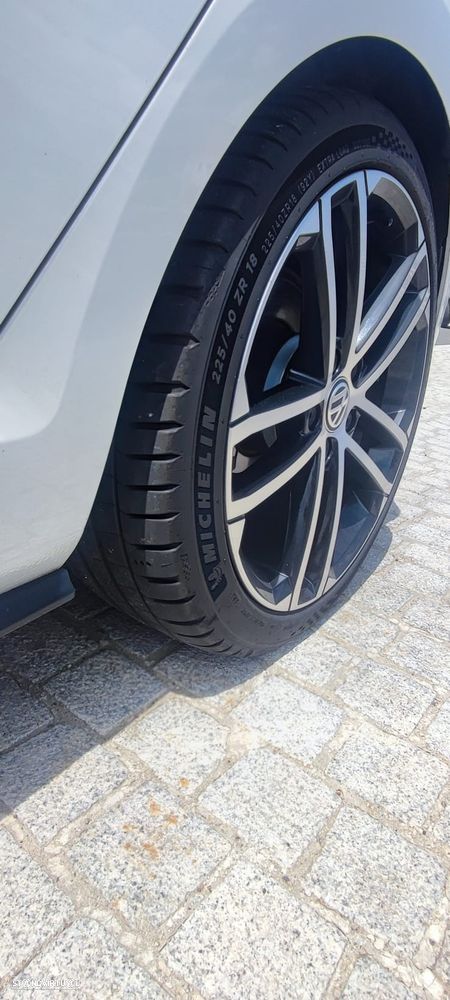 VW Golf - 8