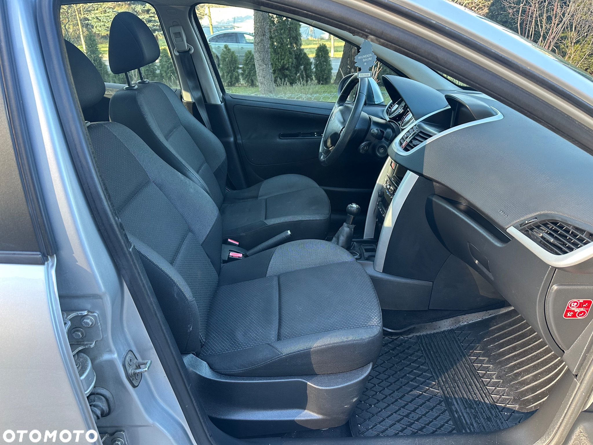 Peugeot 207 - 14