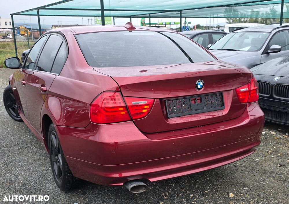 BMW Seria 3 320d EfficientDynamics Edition - 13