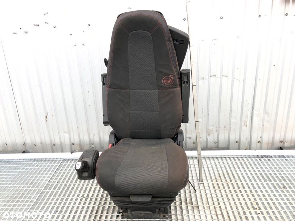 FOTEL LEWY PRZÓD  VOLVO FH II 2012 - 2022 500 368 kW [500 KM] 10x4/6 2017 - 1