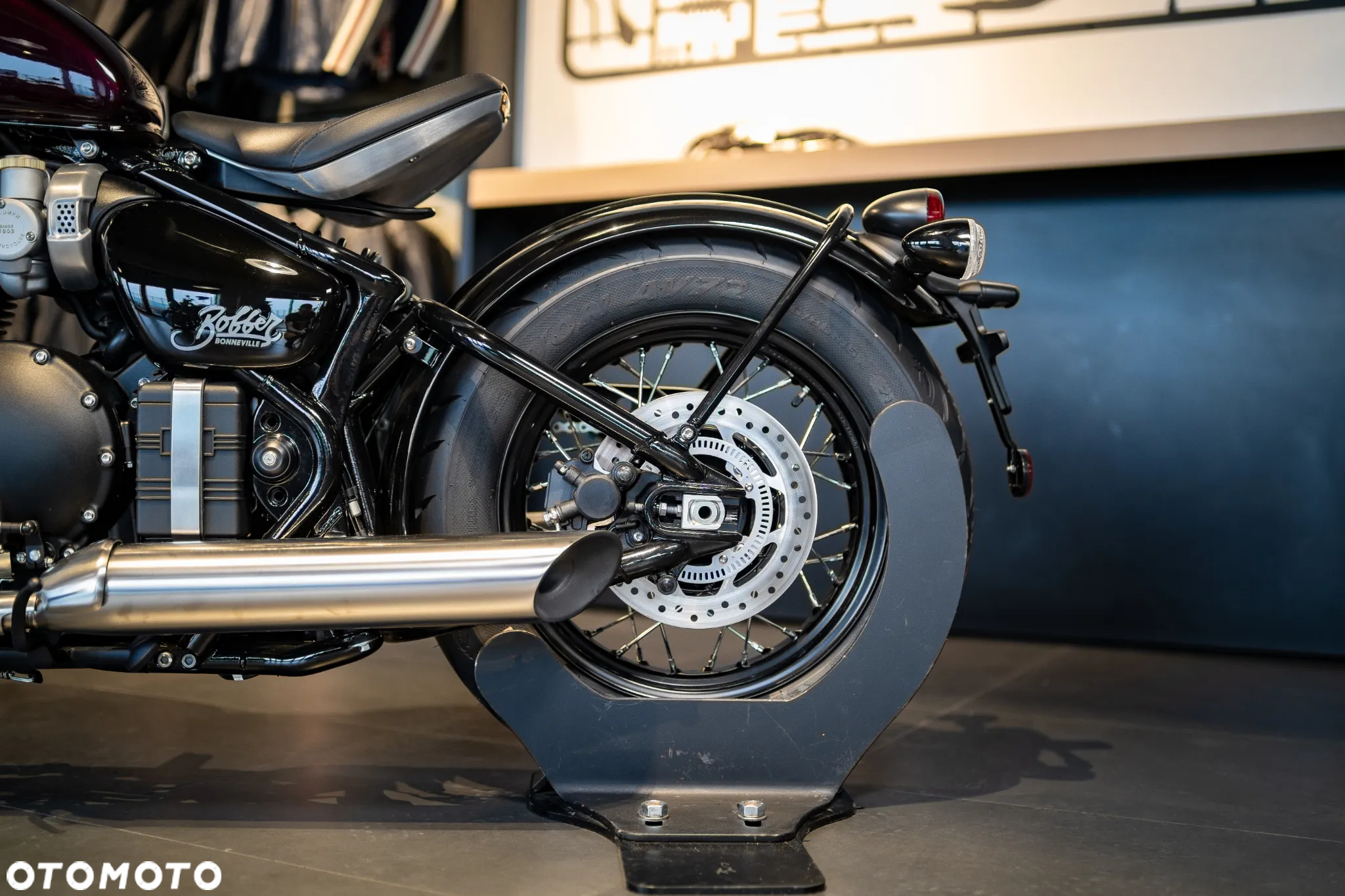 Triumph Bonneville Bobber - 21