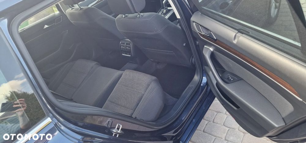 Volkswagen Passat - 8