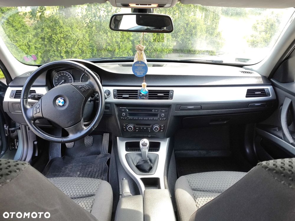 BMW Seria 3 318d - 14