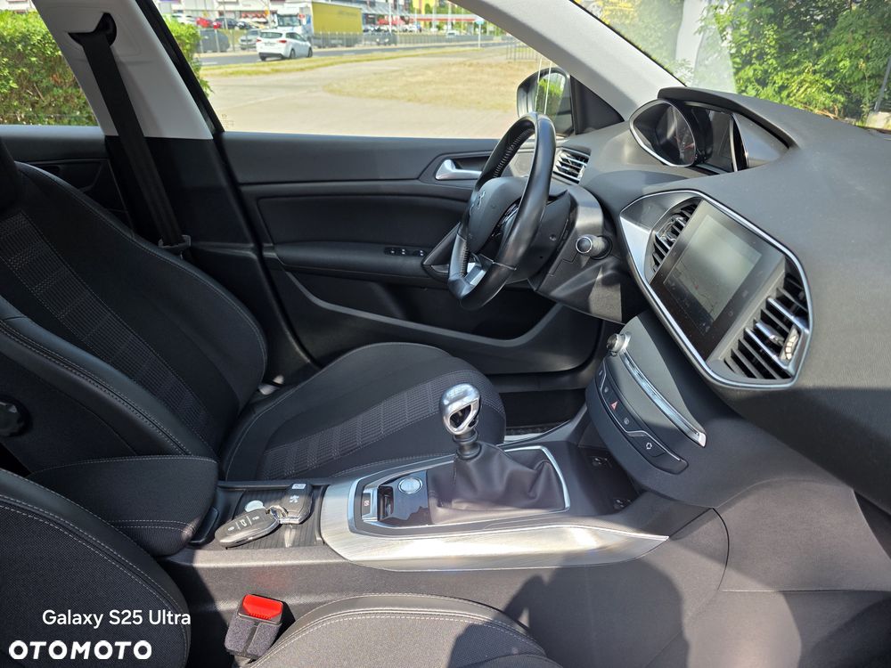 Peugeot 308 BlueHDi 130 Stop & Start Allure Pack - 27