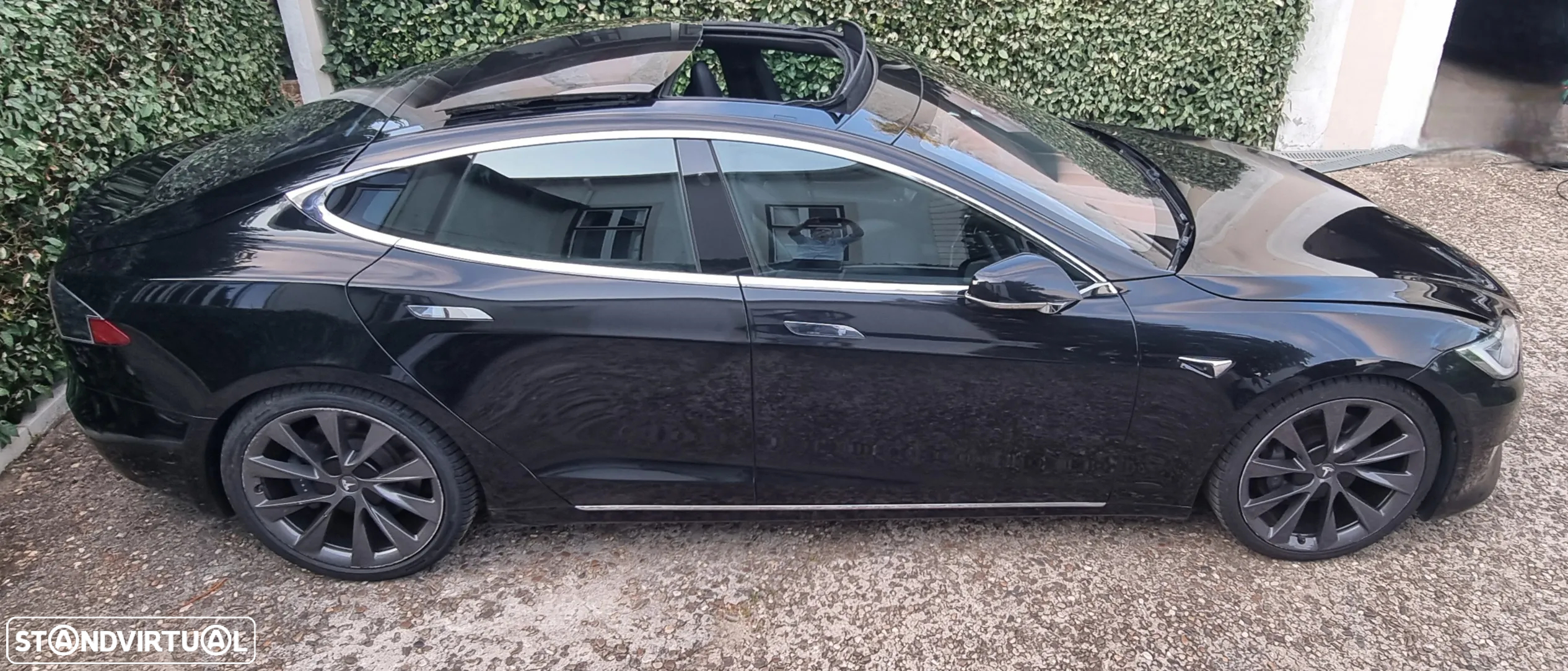 Tesla Model S - 4