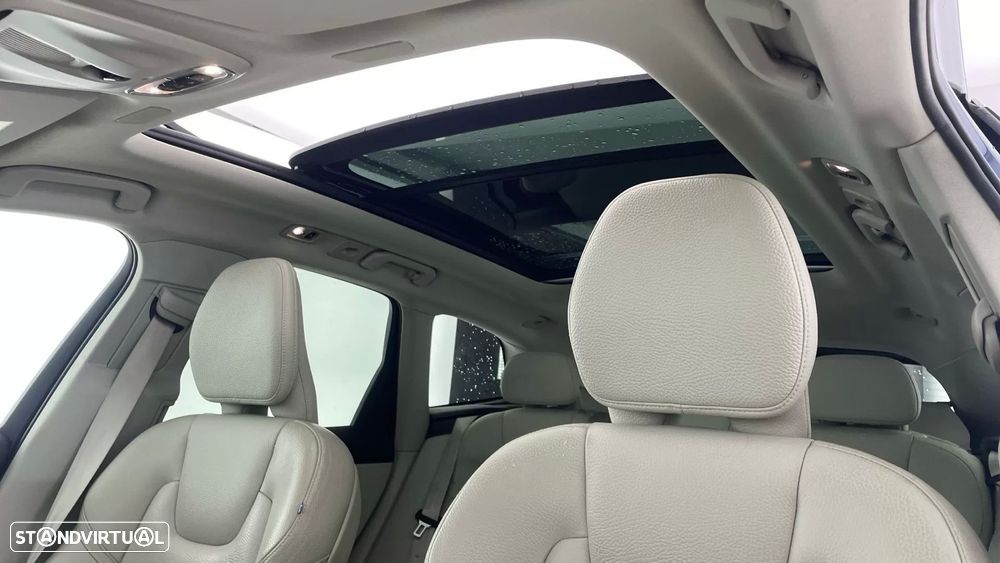 Volvo XC 60 2.0 B4 Momentum Plus - 12