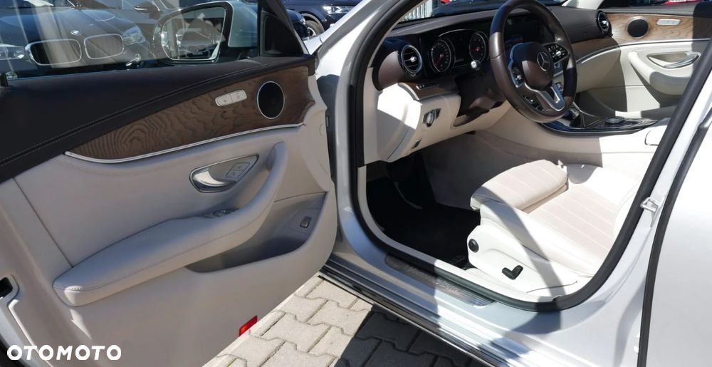Mercedes-Benz Klasa E 300 de 9G-TRONIC Exclusive - 14