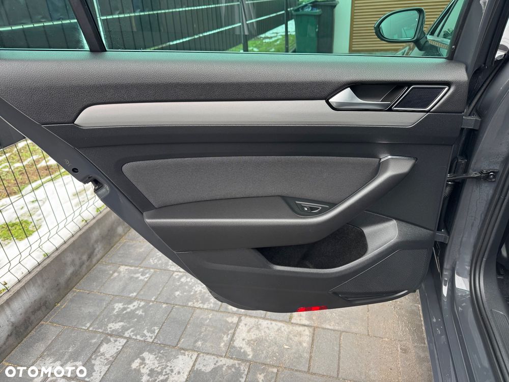 Volkswagen Passat Variant 2.0 TDI SCR DSG 4Motion Elegance - 20