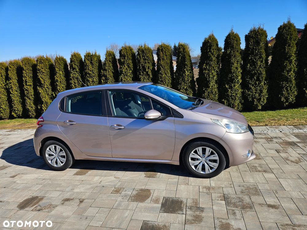 Peugeot 208 82 PureTech Style - 11