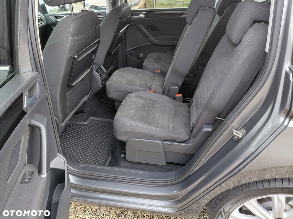 Volkswagen Touran - 23