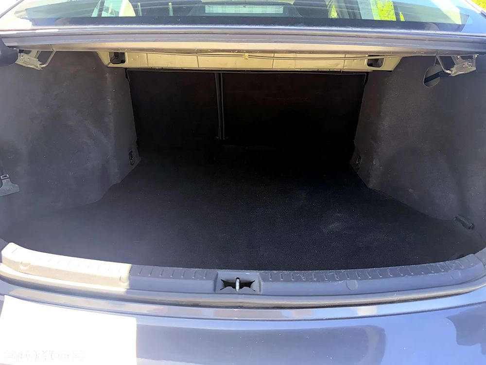 Toyota Avensis 1.8 Active - 28