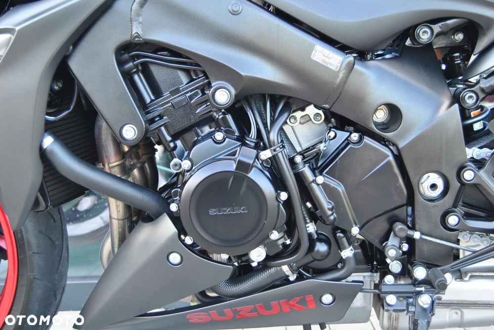 Suzuki GSX - 11