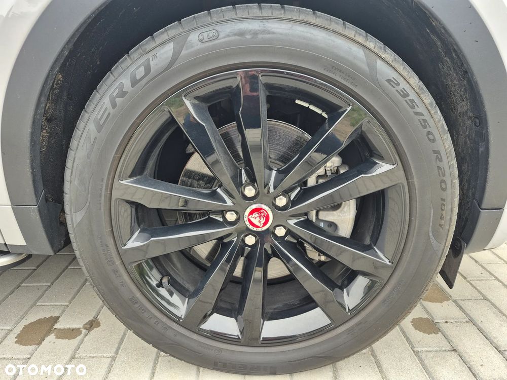 Jaguar E-Pace 2.0 P200 mHEV AWD R-Dynamic SE - 10