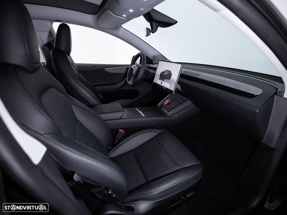 Tesla Model Y Long Range Dual Motor AWD - 11