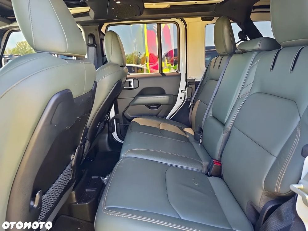 Jeep Wrangler - 11
