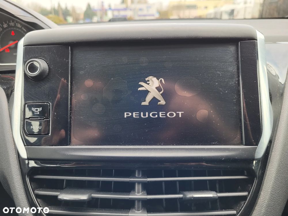 Peugeot 208 - 17