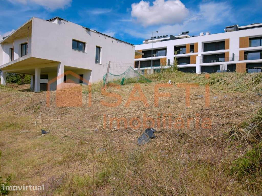 Terreno de 347 m² em Leiria para construir - Grande imagem: 2/4