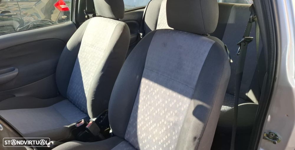 Ford Fiesta 1.8 D Studio - 10