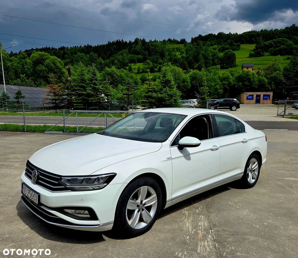 Volkswagen Passat - 1