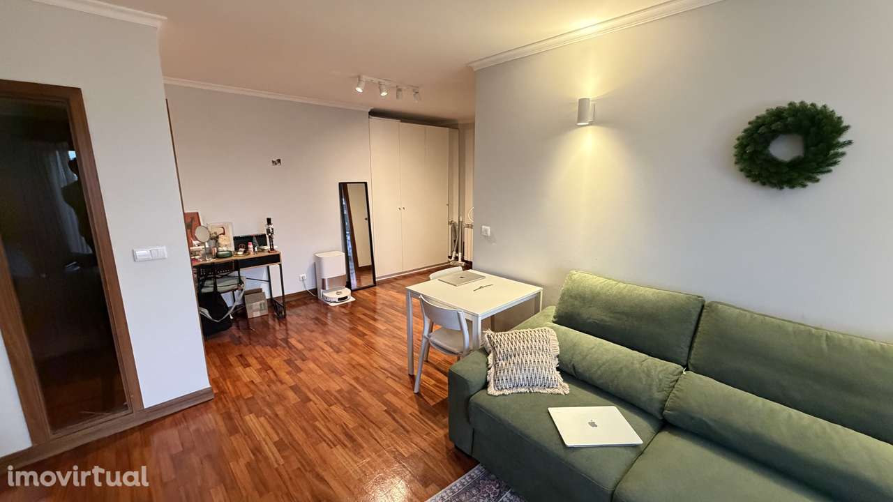 T2 com varanda, garagem e excelente localização - Grande imagem: 5/20