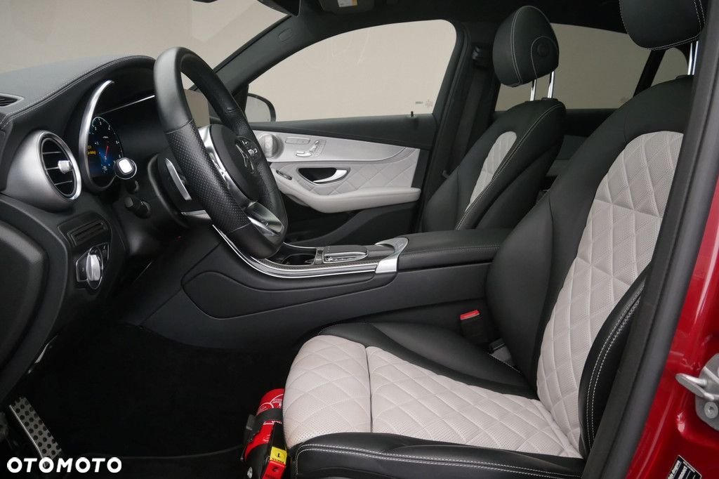 Mercedes-Benz GLC - 12