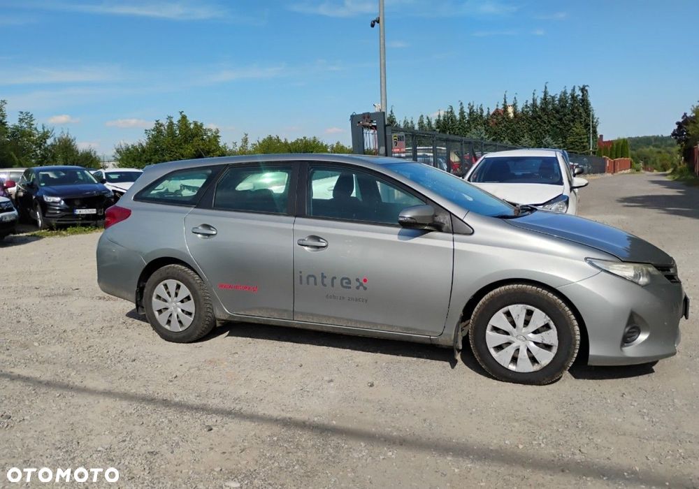 Toyota Auris - 16