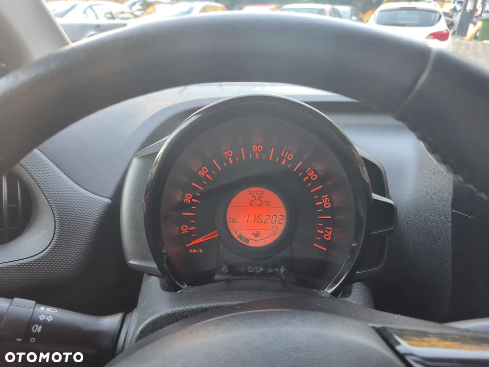 Toyota Aygo x-play - 28