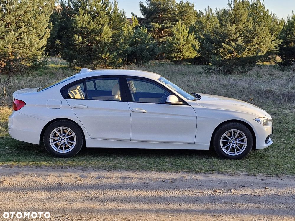 BMW Seria 3 318i - 5