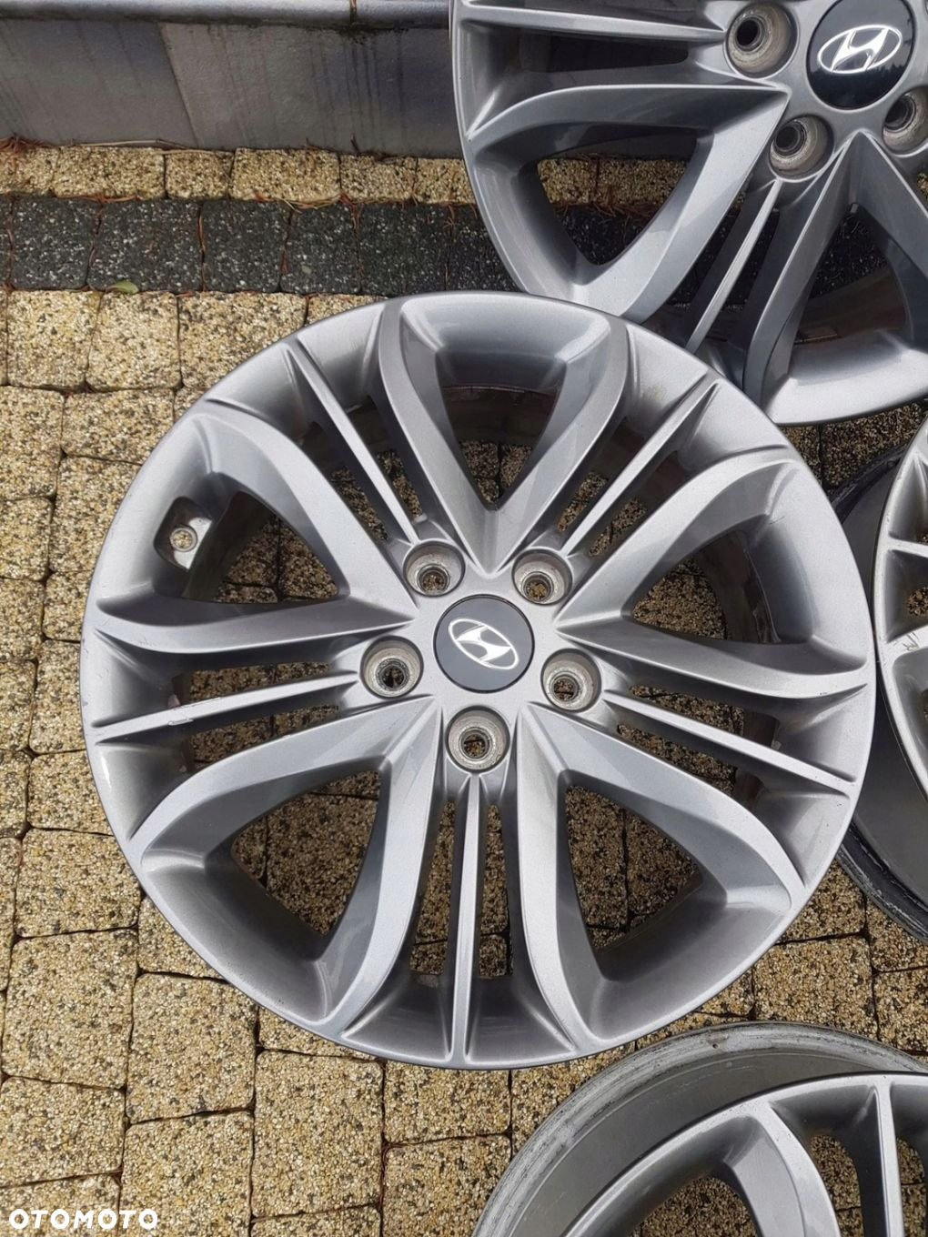 HYUNDAI IX35 FELGI ALUMINIOWE 17" 6.5J x17 529102Y600 KOMPLET - 4