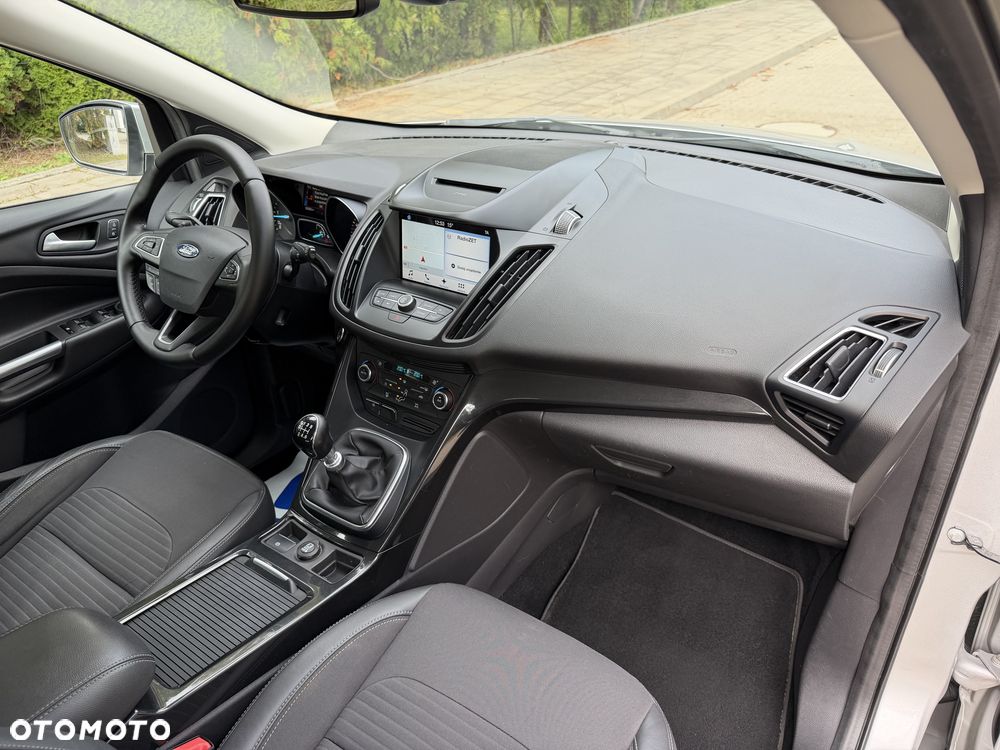 Ford Kuga 2.0 TDCi 2x4 Titanium - 27