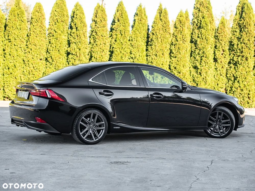 Lexus IS 300h F Sport - 14